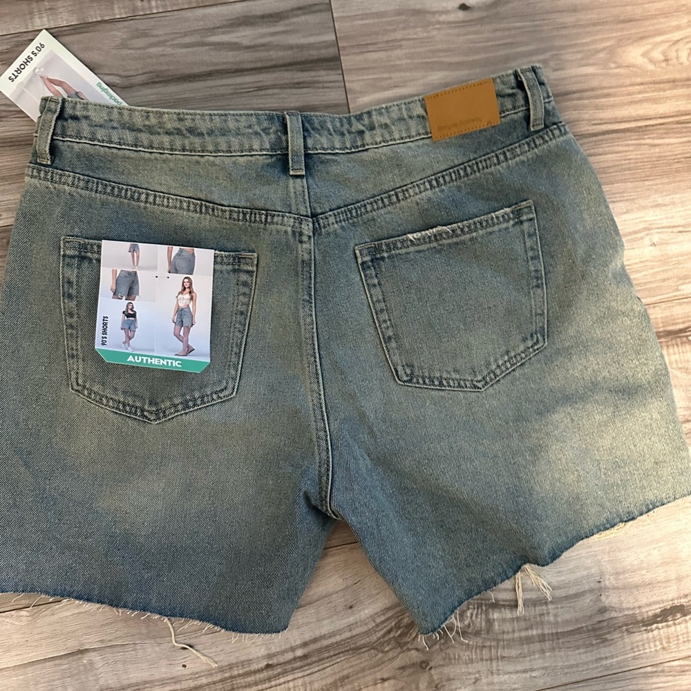 Shorts - Picture 5 of 7